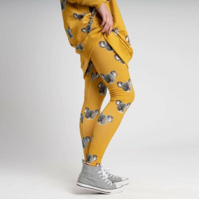 okergele legging met koala hoofdjes