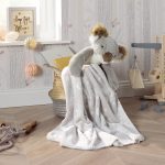 koala knuffel met deken op kinder slaapkamer