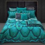 turkoois dekbedovertrek met roberto cavalli slangen print