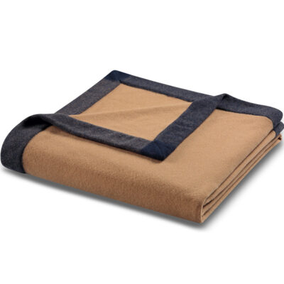 wollen plaid in beige met donkerblauwe zoom
