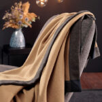 wollen plaid bank in zand kleur