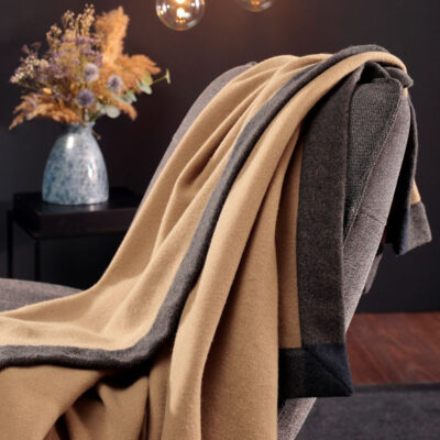 wollen plaid bank in zand kleur