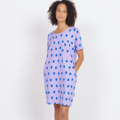 t-shirt dress in paars