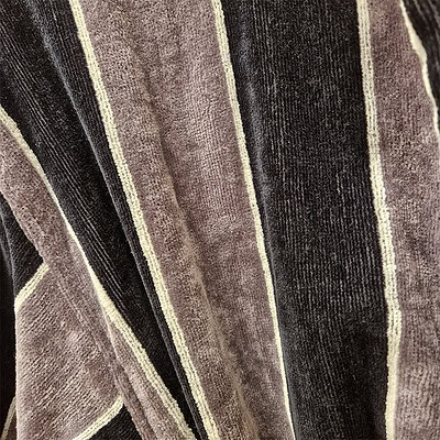 detail badjas zwart, grijs, wit