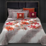 roberto cavalli dekbedovertrek met bloemen en koraal print