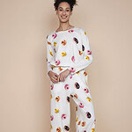 vrouw in donuts loungewear setje van snurk