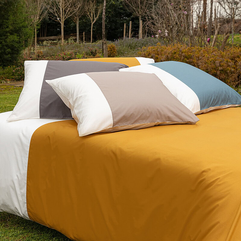 tuin met opgemaakt bed