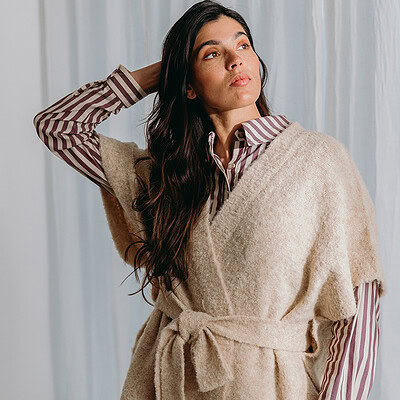 Dré gebreid bouclé vest met ceintuur