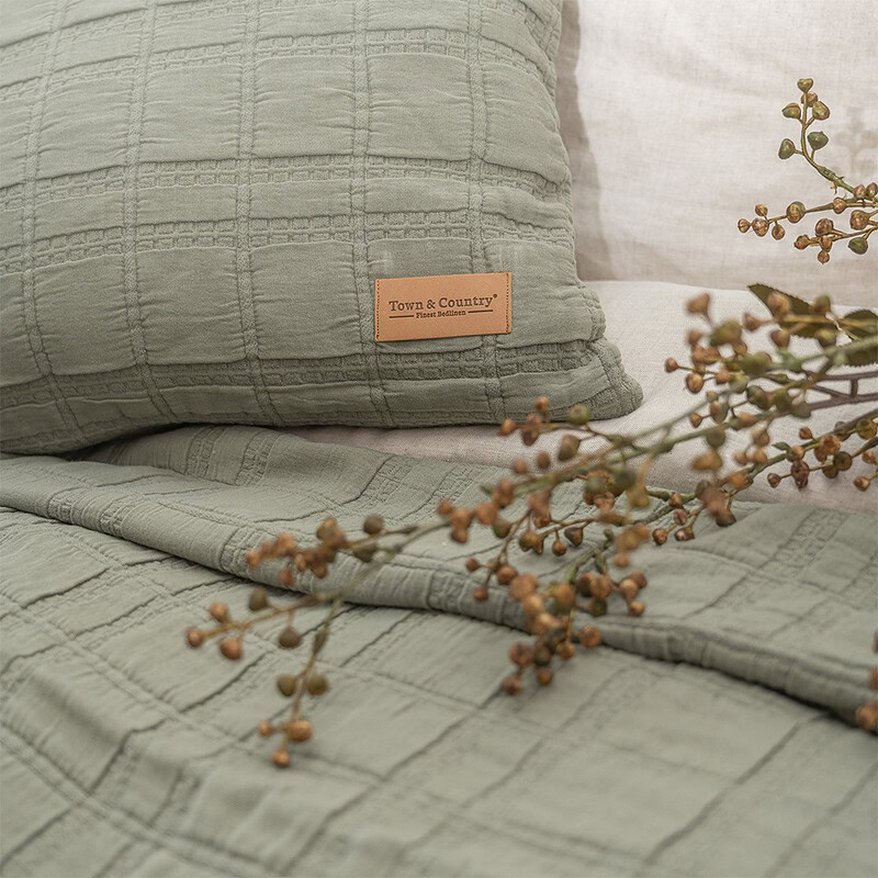 bedsprei met sierkussenhoes in groen