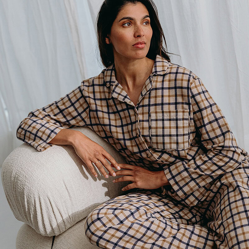 dame in ruitjes pyjama flanel