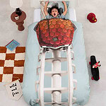 jongetje in bed met Efteling dekbedovertrek - Python