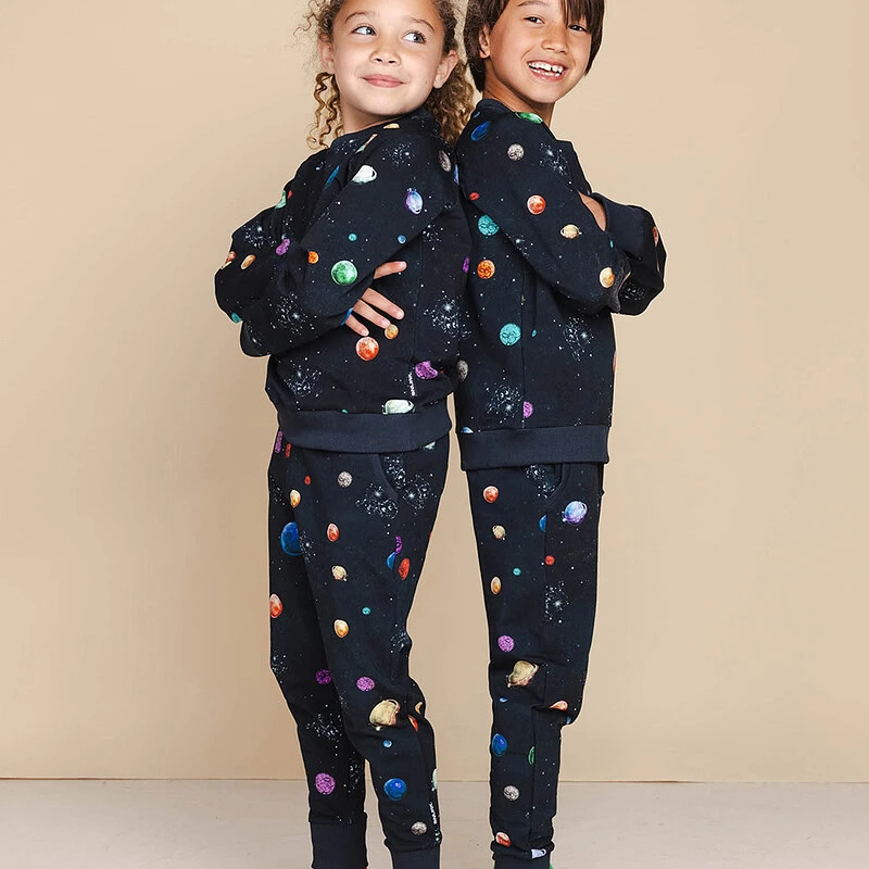 kinderen in efteling kleding symbolica atractie