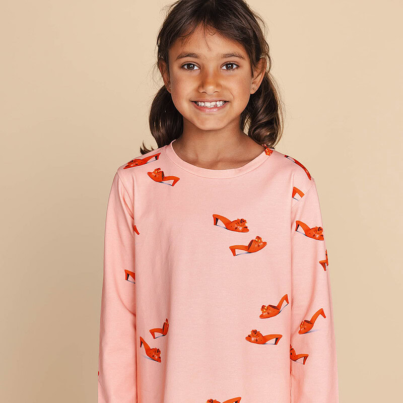 meisje in rode schoentjes efteling kleding