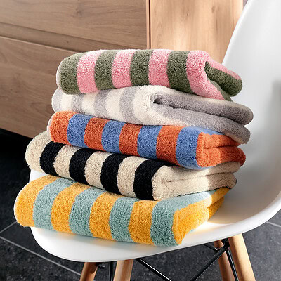 gestreepte handdoeken stapel in kleurtjes