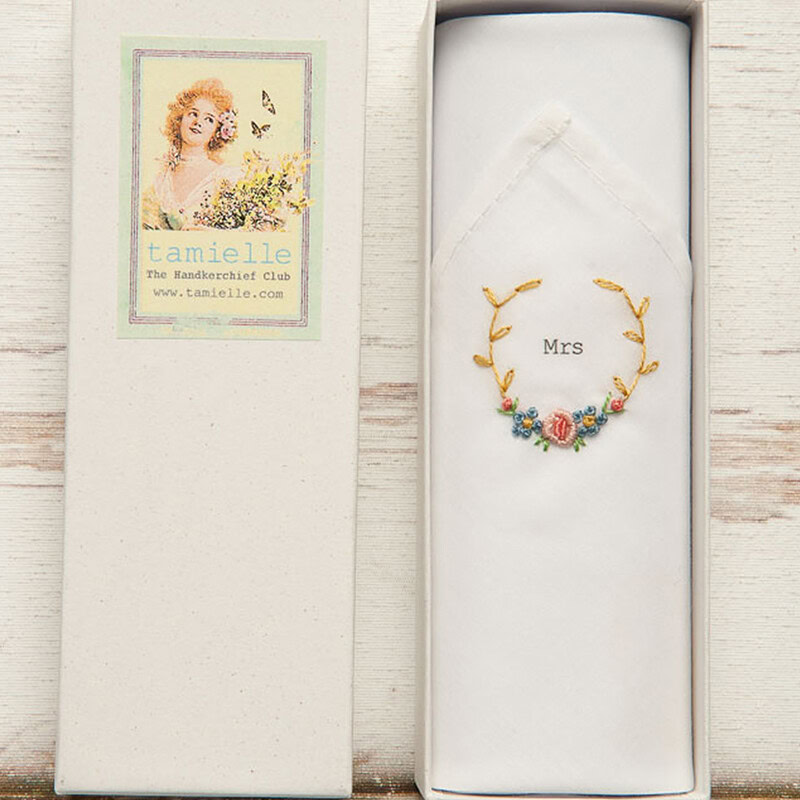 bruidszakdoek handgeborduurd met 'mrs' erop