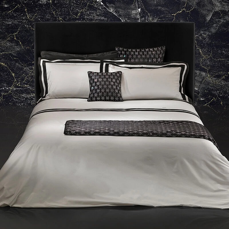 philipp plein dekbedovertrek in luxe slaapkamer