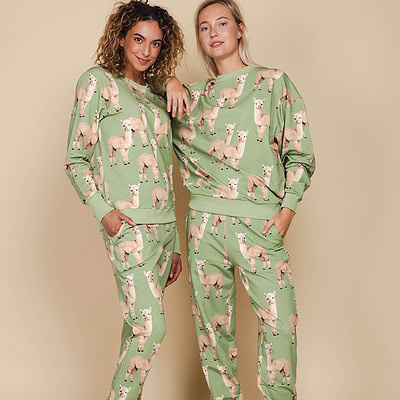 vrouwen in alpaca kleding