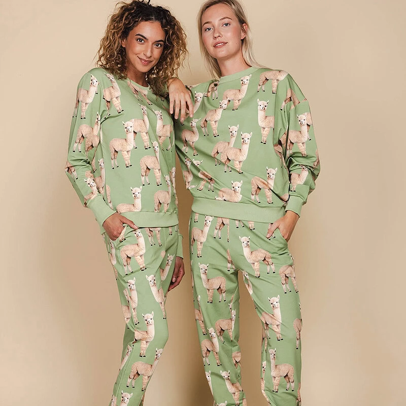 vrouwen in alpaca kleding