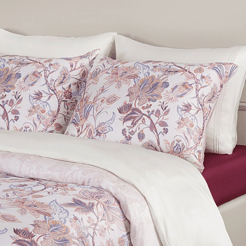 sierkussens bed en tencel beddengoed