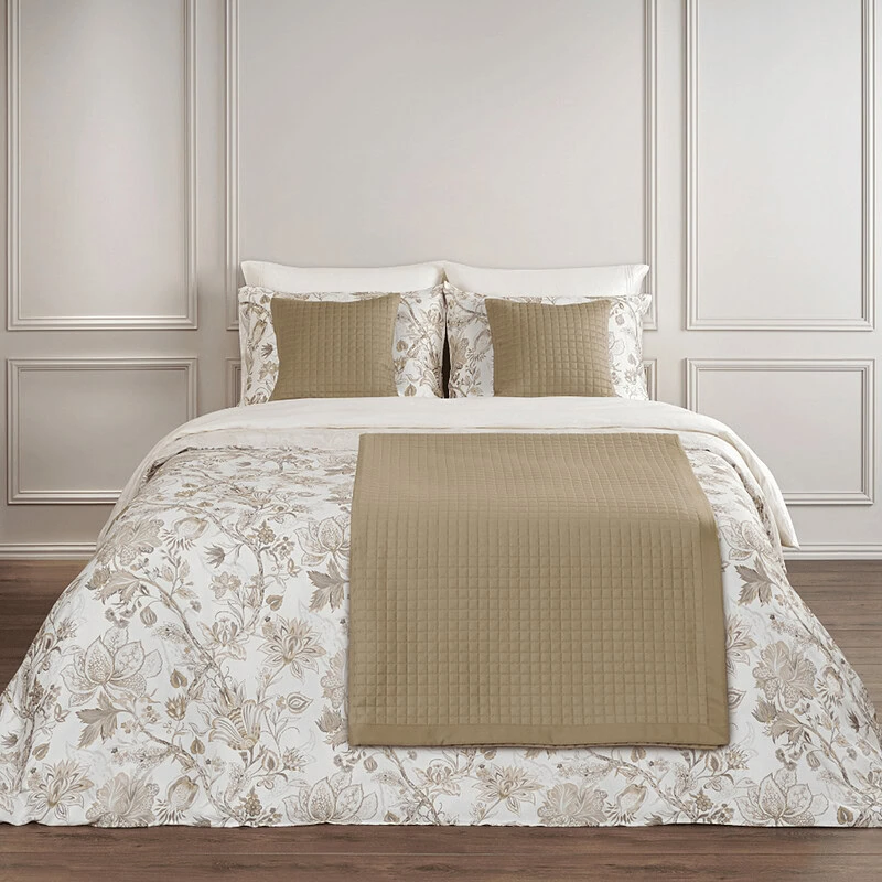 bed op gemaakt met bloemen dekbedovertrek lyocell