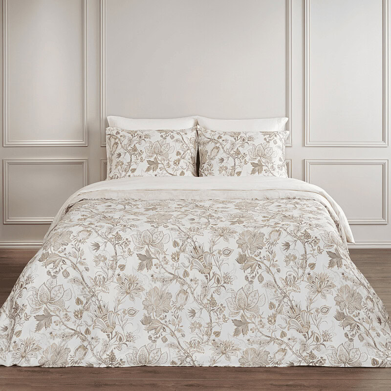 slaapkamer met gebloemd tencel dekbedovertrek