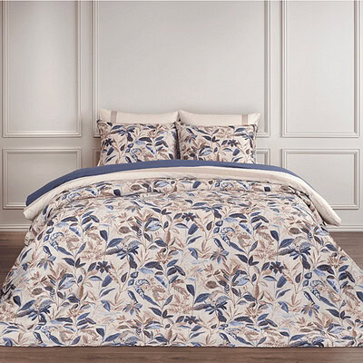 slaapkamer luxe met dekbedovertrek bloemen van satijn