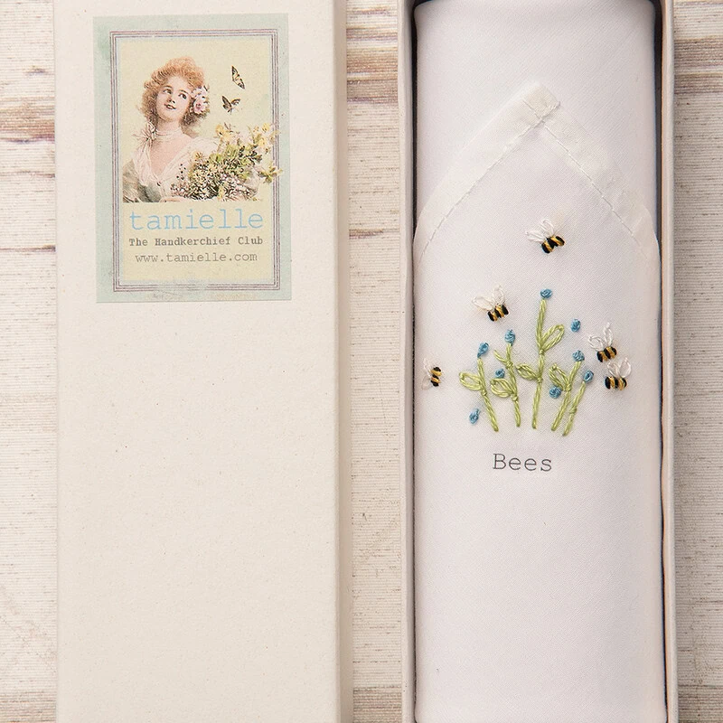 Handgeborduurde dames zakdoek - bijtjes en bloemen
