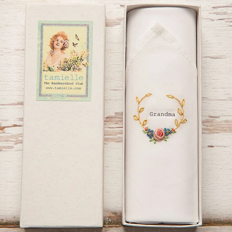 Handgeborduurde dames zakdoek - Grandma